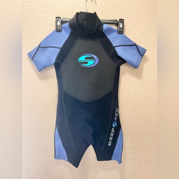 Deep sea scuba wet suit kids size medium - Picture 1 of 4